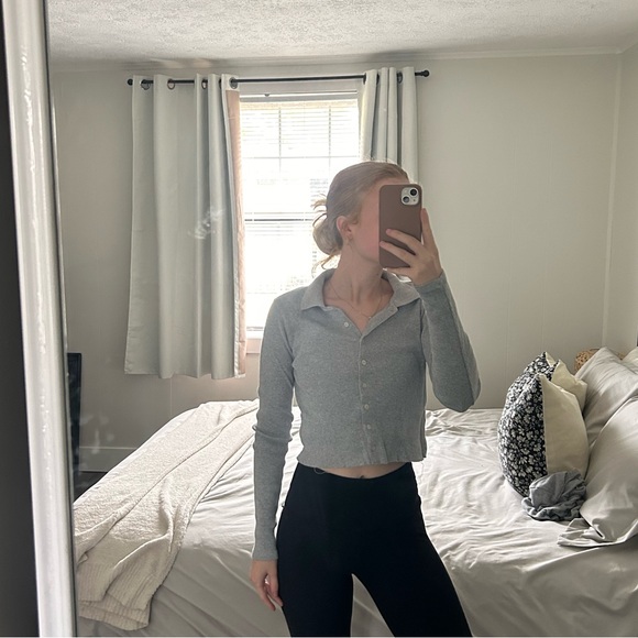 Brandy Melville Cropped Long Sleeve - Picture 10 of 10